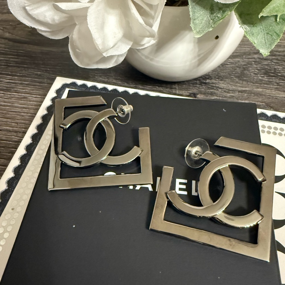Chanel XL Oversized Grey CC Logo Square Hoop Statement Earrings - Picture 10 of 10